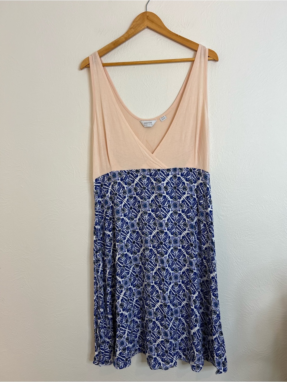Seraphine Maternity Sleeveless V-Neck Peach and Blue Patterned Dress size 10